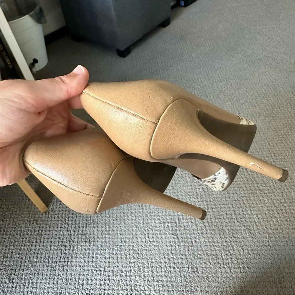 BCBGeneration Tan Snakeskin Animal Print Pointed Toe Leather Pump Heels